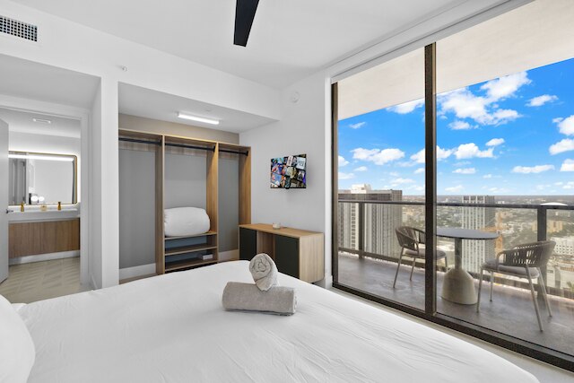 ラグジュアリー 45th-フロア コンド ウィズ シティ ビューズ