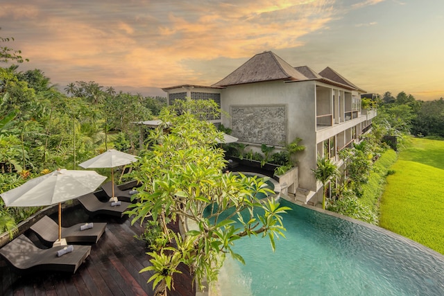 エマナ アカタラ