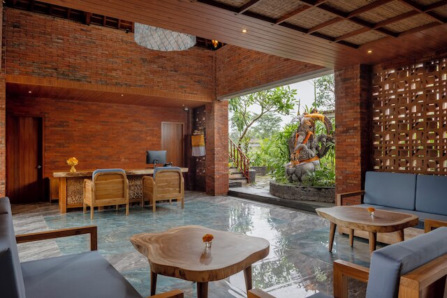 エマナ アカタラ