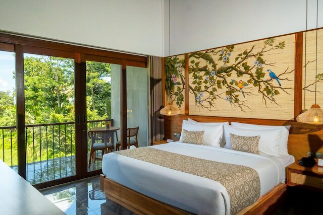 エマナ アカタラ