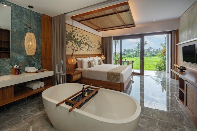 エマナ アカタラ