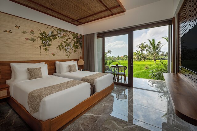 エマナ アカタラ