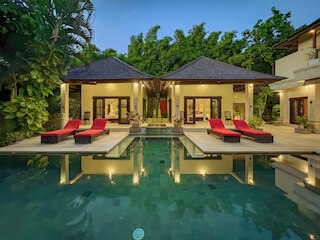 ヴィラ ブギス アビマニュ スミニャック