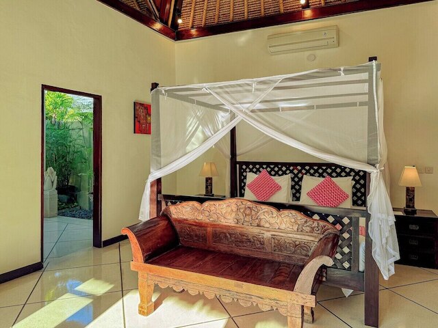 ヴィラ ブギス アビマニュ スミニャック