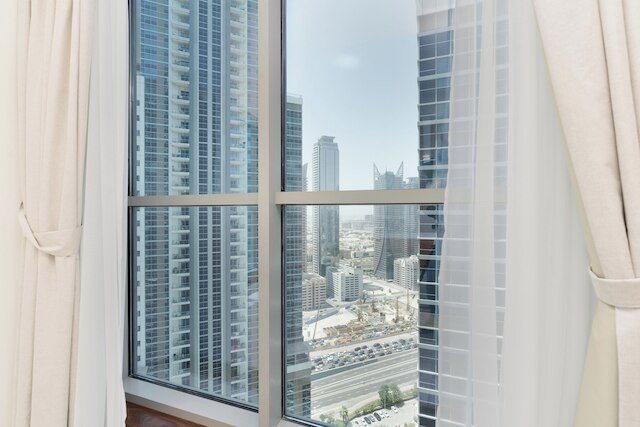 ラックス ビーエヌビー アイ エグゼクティブ タワー アイ ビジネス ベイ