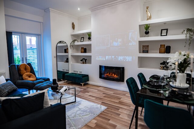 マンチェスター - 4 ベッド - スリープス 7 - ストリートパーキング