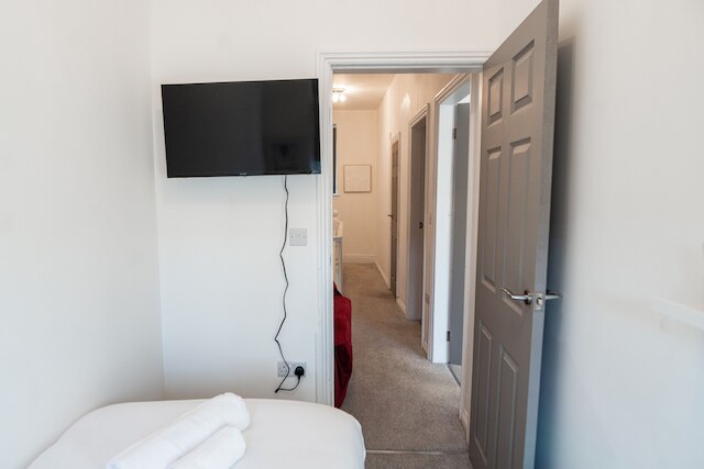 マンチェスター - 4 ベッド - スリープス 7 - ストリートパーキング