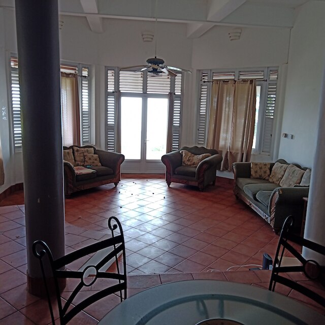 セレーン ルーム ニア インターナショナル エアポート & サンディ ビーチ