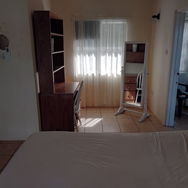 セレーン ルーム ニア インターナショナル エアポート & サンディ ビーチ