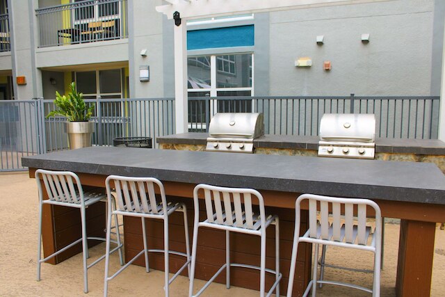 アップステイ - コンド ウィズ プール ジム ゲームズ バーベキュー - ウォーク トゥ ユーオーエフティー