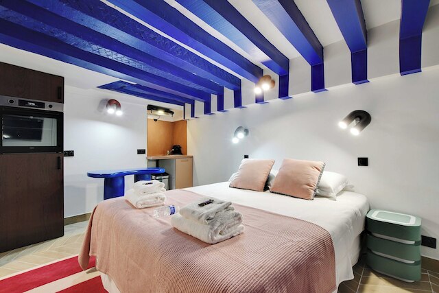 スタジオ フォー 2 ピープル イン リヴォリ