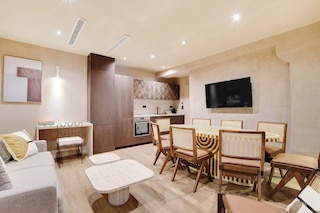 エレガンス アンド リファインメント フォー 10 モントルグイユ