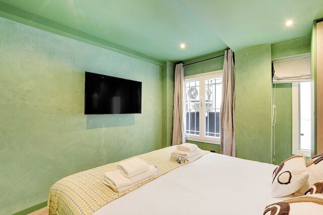 エレガンス アンド リファインメント フォー 10 モントルグイユ