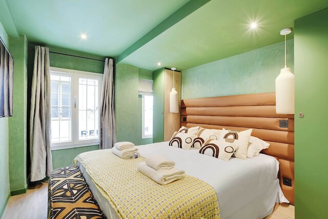 エレガンス アンド リファインメント フォー 10 モントルグイユ