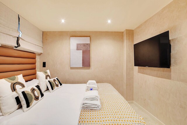 エレガンス アンド リファインメント フォー 10 モントルグイユ