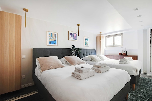 アパートメント ウィズ 3 ルームズ フォー 10 ピープル