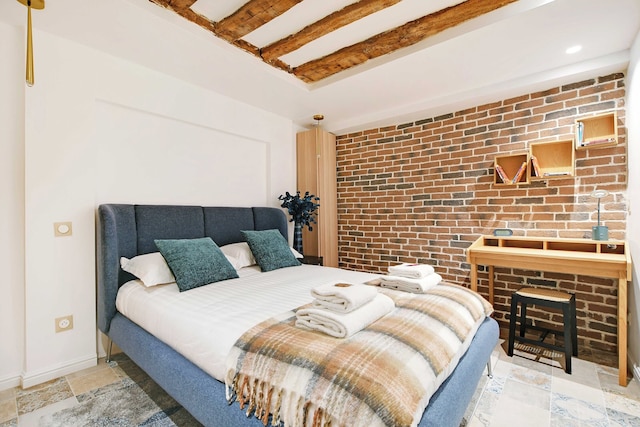 アパートメント ウィズ 3 ルームズ フォー 10 ピープル