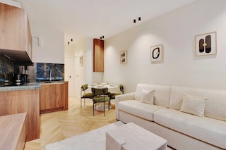 ブランド ニュー ホーム イン ザ ハート オブ ラテン クォーター