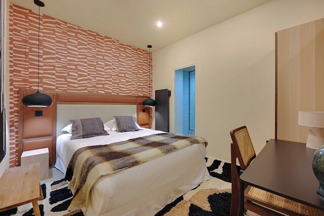 アパートメント ウィズ 4 ルームズ フォー 8 ピープル