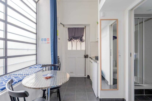 オーセンティック スタジオ - 2P - ガール ド レスト