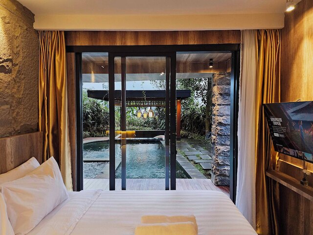 ヴィラ 4 ベッドルーム クラブ ブンガ No. 4 バトゥ マラン