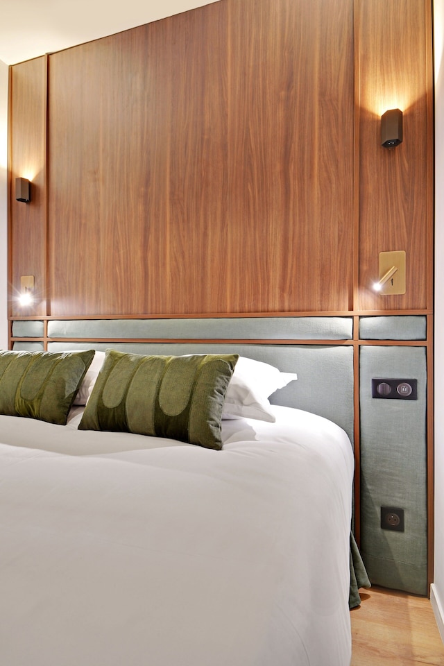 シック アンド スペーシャス アパートメント イン ザ ハート オブ パリ