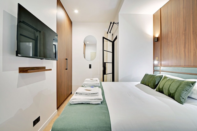 シック アンド スペーシャス アパートメント イン ザ ハート オブ パリ