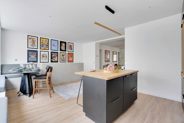 スペーシャス アパートメント ウィズ 2 ルームズ