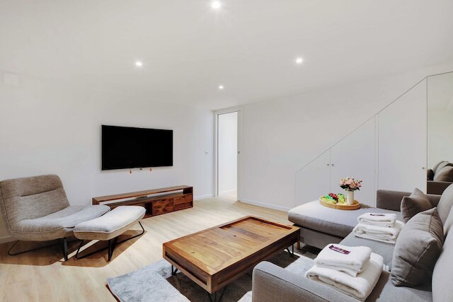 スペーシャス アパートメント ウィズ 2 ルームズ