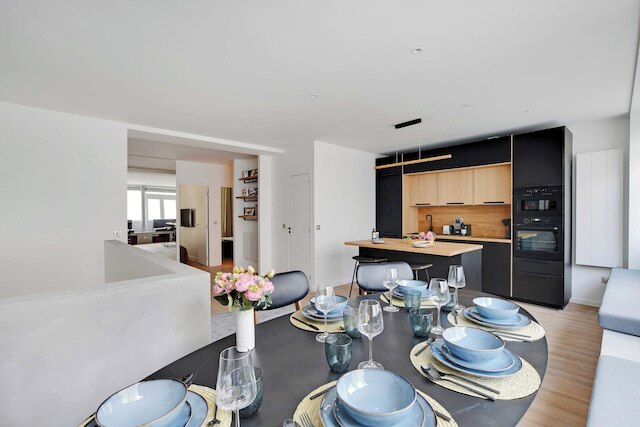 スペーシャス アパートメント ウィズ 2 ルームズ