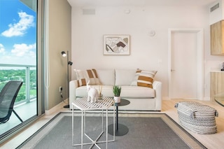 スペーシャス 2 ベッドルーム アパートメント