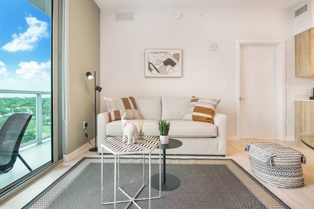 スペーシャス 2 ベッドルーム アパートメント