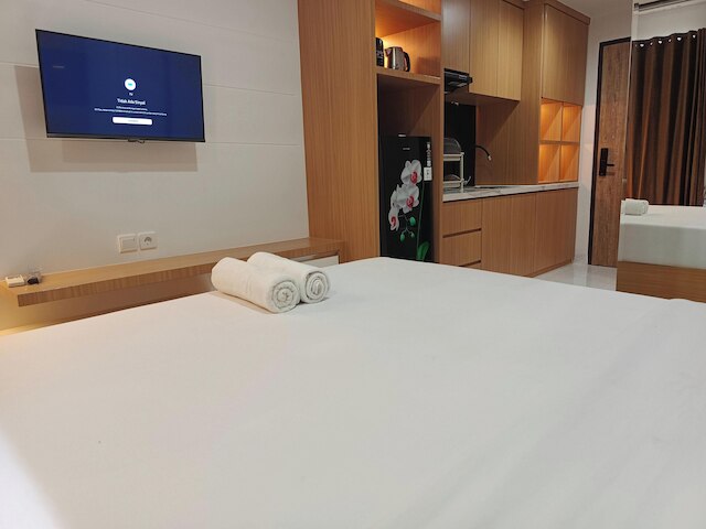 モダン アンド グッド スタジオ アット デルフト チプトラ マカッサル アパートメント