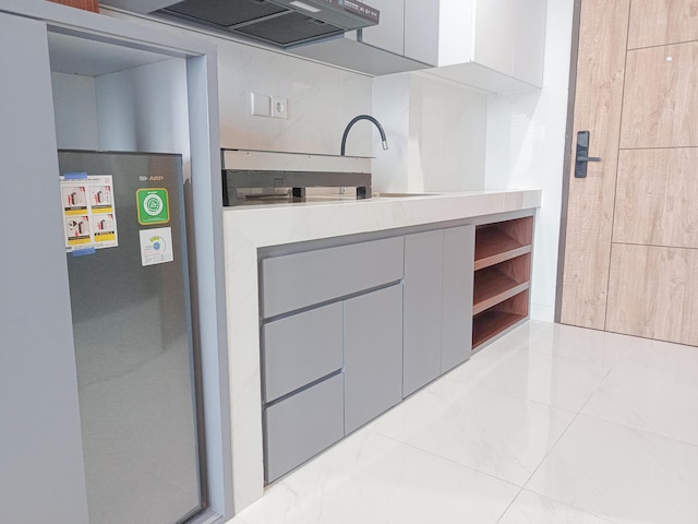 ザ モダン アボード スタジオ アット デルフト チプトラ マカッサル アパートメント