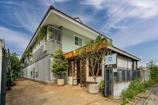 コンフィ コーナー ホテル