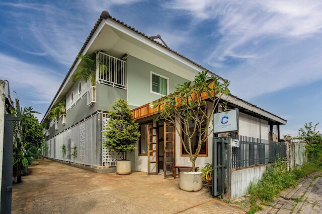 コンフィ コーナー ホテル