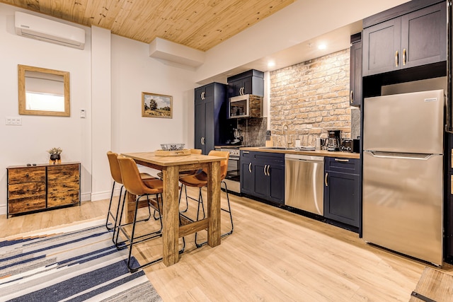 ヒストリック トゥー ベッドルーム フェイシング パーラメント