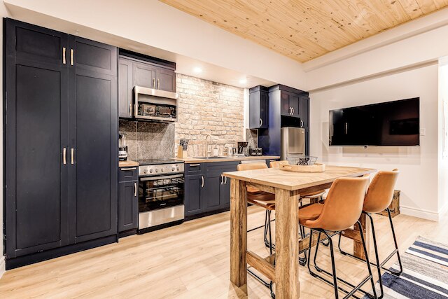 ヒストリック トゥー ベッドルーム フェイシング パーラメント