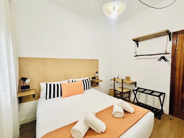 オーセンティック ブティック モンクロア