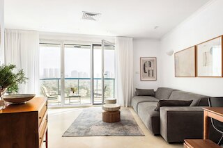 スタイリッシュ アパート バルコニー ビュー バイ シー アンド レント