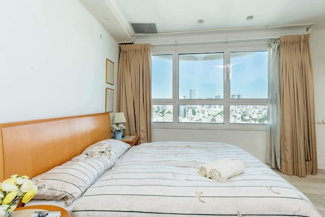 スタイリッシュ アパート バルコニー ビュー バイ シー アンド レント