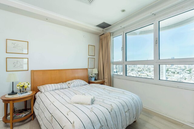 スタイリッシュ アパート バルコニー ビュー バイ シー アンド レント