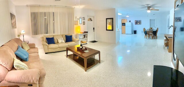 ビーチハウス 3 ベッド 2 バス イン オーモンドビーチ FL