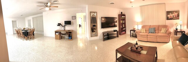 ビーチハウス 3 ベッド 2 バス イン オーモンドビーチ FL