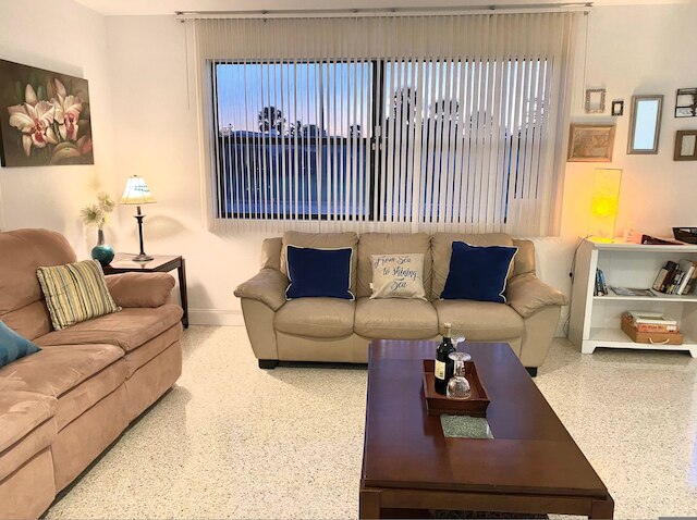 ビーチハウス 3 ベッド 2 バス イン オーモンドビーチ FL