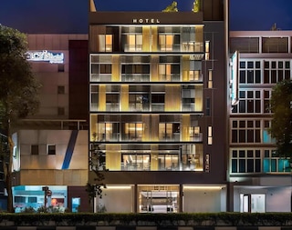 A オテル ブギス 11アワーズ ステイ フロム 8PM トゥ 9AM