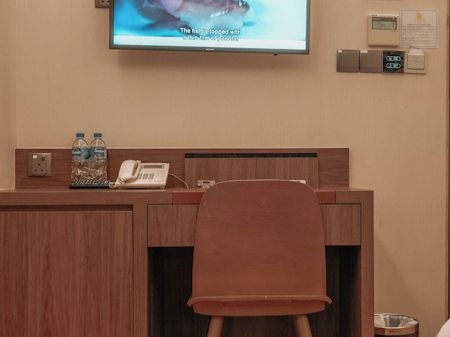 A オテル ブギス 11アワーズ ステイ フロム 8PM トゥ 9AM