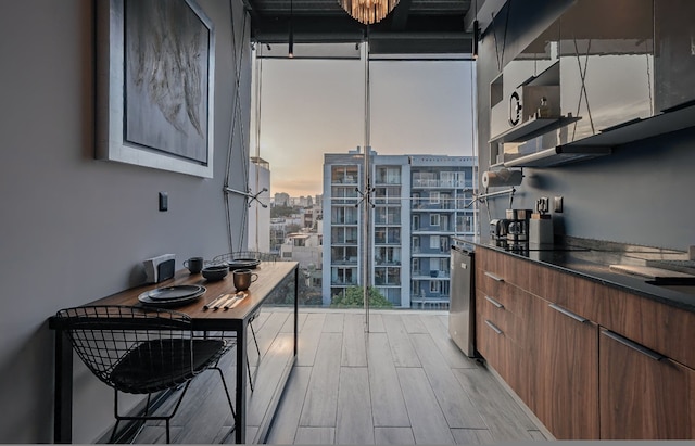 ザ スカイライン ロフト モダン コンフォート ウィズ スタニング シティ ビューズ