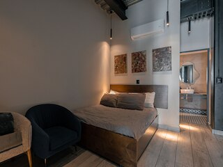 ザ パーム ロフト モダン コンフォート ウィズ ア フリー エクイップド キッチン