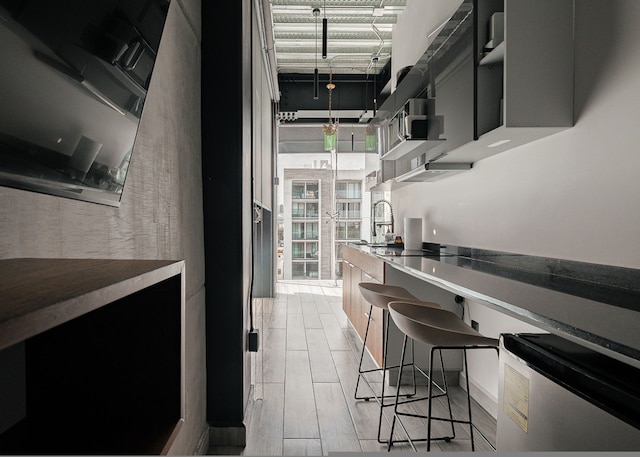 ザ パーム ロフト モダン コンフォート ウィズ ア フリー エクイップド キッチン